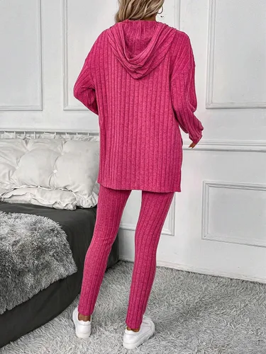 Vista 2 de WDIRARA Conjunto de 2 piezas para mujer, con estampado de letras, manga larga, dobladillo dividido, sudadera con capucha y leggings ajustados