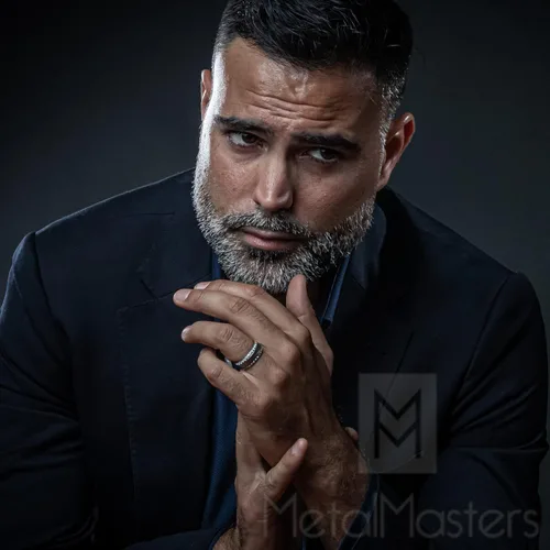 Vista 5 de Metal Masters 1.8Ct Anillo de compromiso o boda para hombre, de titanio con acabado domo cepillado, con circonia cúbica, 8 mm