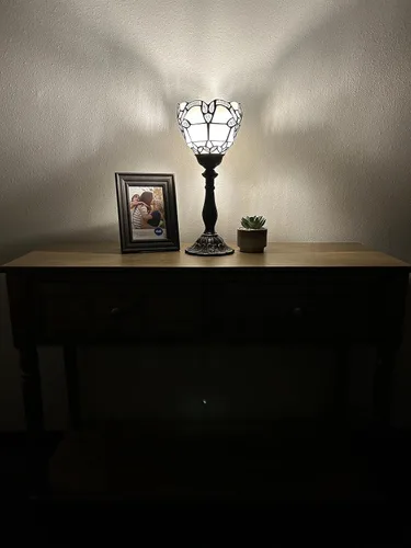 Vista 3 de Tiffany - Lámpara de mesa con antorcha blanca, estilo barroco, lavanda, vitral, incluida, bombilla LED para sala de estar, dormitorio, mesita