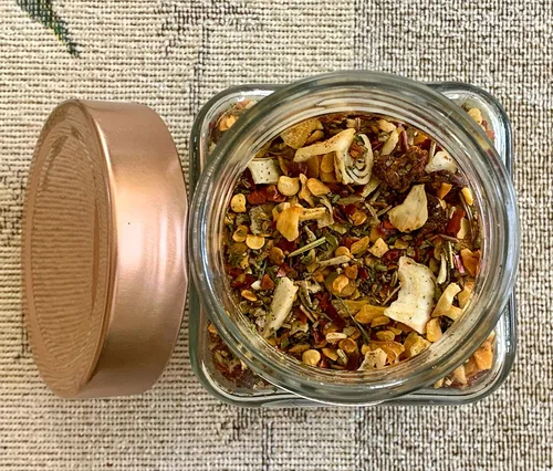 Vista 3 de Trader Joe's Soffritto - Mezcla de condimentos italianos, 2.7 onzas (paquete de 1)