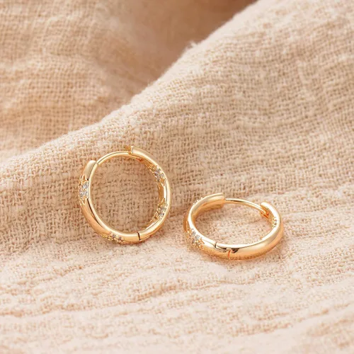 Vista 6 de VACRONA - Aretes huggies (de presión), pequeños, livianos y simples, en forma de argollaarracada, chapados en oro de 14 quilates, con circonia