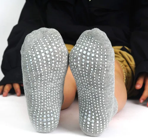 Vista 3 de Aminson Calcetines de agarre para el tobillo calcetines antideslizantes para niños y niñas 612 pares
