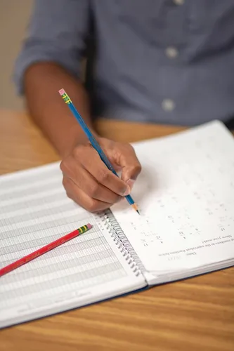 Vista 6 de TICONDEROGA Lápices de verificación borrables, preafilados con borrador, rojo, paquete de 2 (13901)