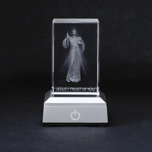 Vista 2 de KOMI Estatua de Jesús de cristal 3D con base de luz LED, grabada con láser, estatuas religiosas de Jesús I Trust in You, regalos religiosos