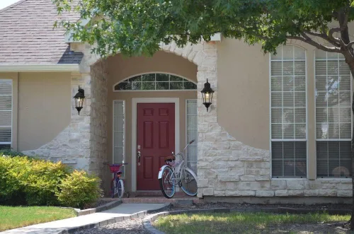 Vista 2 de Z-Lite 522M-BK Wakefield - Lámpara de pared para exteriores, marco de aluminio, acabado negro y sombra biselada transparente de material de vidrio