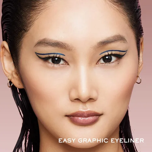 Vista 7 de Lancôme Delineador líquido impermeable con punta de fieltro ultra precisa Idôle para un uso resistente a las manchas durante 24 horas