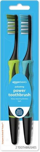 Amazon Basics Cepillos de dientes suaves para adultos, limpieza profunda pulsante con cerdas suaves, 2 unidades, colores surtidos