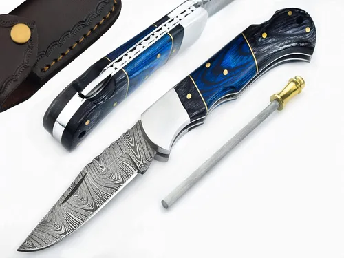 Vista 2 de Cuchillo de bolsillo de damasco Lara Eagle para hombres - Cuchillo plegable de caza de 133 capas de acero sólido hecho a mano con afilador y funda