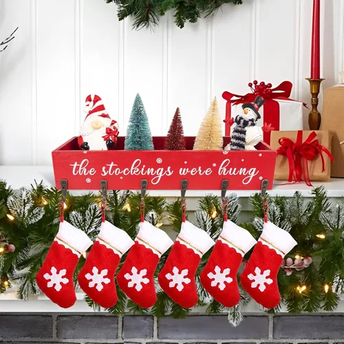 Vista 5 de Soporte para calcetines de Navidad para repisa, caja de almacenamiento de madera con 6 ganchos para colgar, decoraciones rústicas de vacaciones