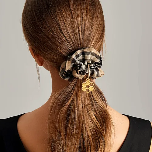 Vista 6 de BronaGrand 50 dijes esmaltados de nido de abeja de aleación de abeja con parte trasera abierta, bisel colgante para collar, pulsera, manualidades
