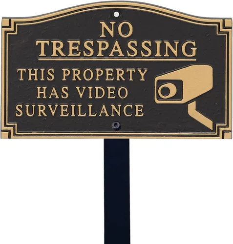 SmartSign 5.75 x 9.5 pulgadas “No Trespassing - This Property Has Video Surveillance” Placa de declaración GardenBoss con palo para césped de 18
