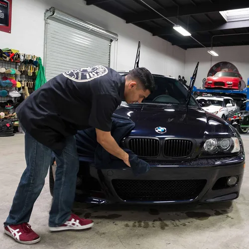 Vista 2 de Chemical Guys MIC_808 Toalla de microfibra sin bordes (negro 51 x 30 pulgadas)