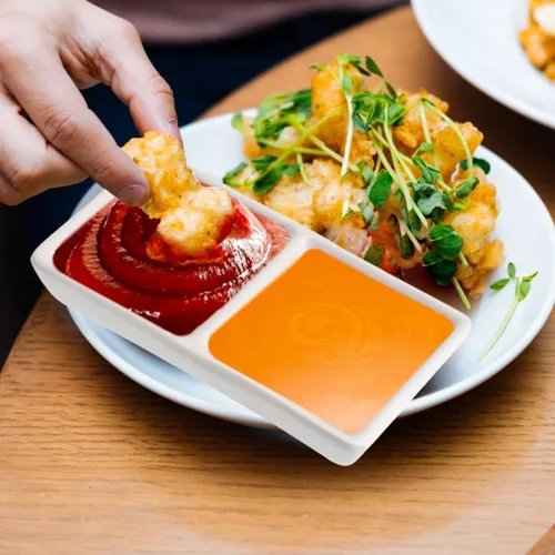 Vista 2 de Kichvoe Plato de cerámica dividido con 2 compartimentos para aperitivos, platos de salsa de soja, cuencos de charcutería, plato de refrigerio