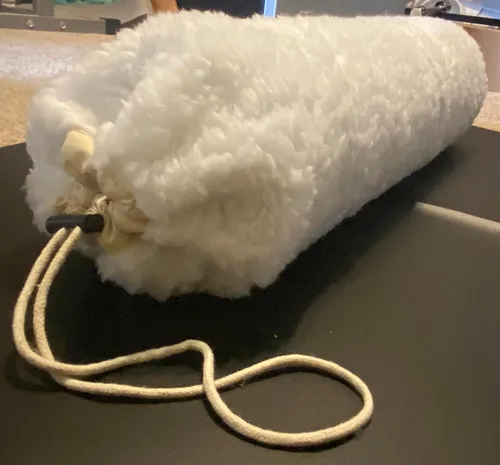 Vista 5 de Therapist's Choice® Funda de cojín de forro polar con cierre de cordón, suave y duradera, tamaño: 6 "x 27" (solo funda, cojín no incluido) (vellón)