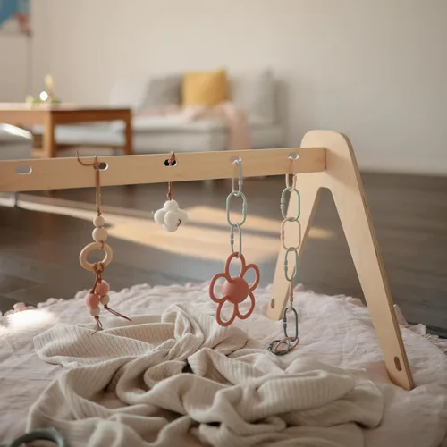 Vista 6 de mushie Juguete de silicona para bebé con forma de margarita y mordedor (rosa desteñido)