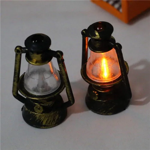 Vista 5 de Linterna miniatura mini lámpara de queroseno con luz para casa de muñecas, accesorios de decoración de casa de muñecas 1:12, lámpara de queroseno