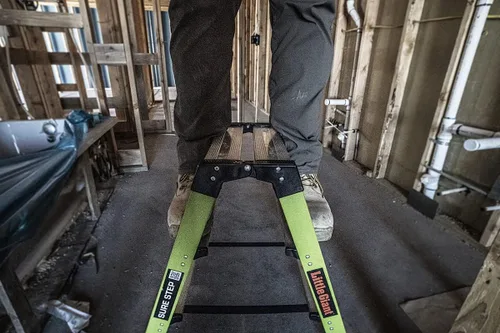 Vista 17 de Little Giant Ladders, Sure Step, taburete de doble cara, 3 escalones, fibra de vidrio, (11953), tipo 1AA, clasificación de peso de 375 libras, verde