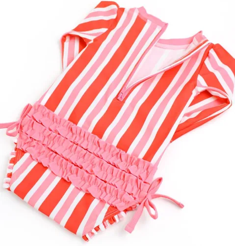 Vista 4 de RuffleButts Traje de baño de manga larga, de una pieza, para bebé o niñas, con protección solar FPU 50+