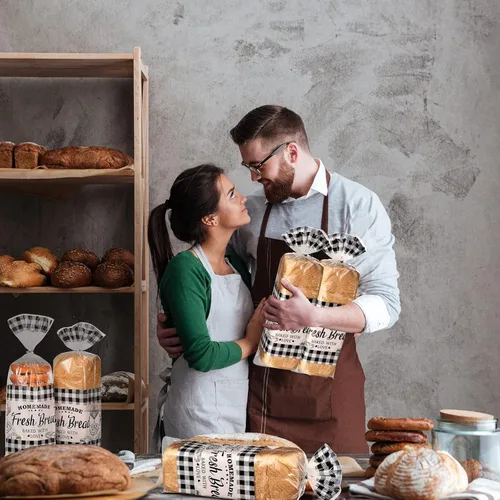 Vista 7 de Sabary 50 bolsas de pan caseras con lazos, bolsas de pan a cuadros de búfalo negro, bolsas de pan de plástico transparente para almacenamiento