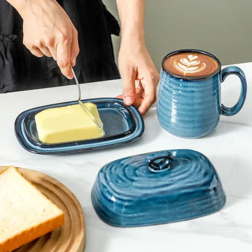 Vista 4 de glowworm Mantequillera de cerámica con tapa, plato de mantequilla de 7.3 pulgadas con asa, platos de mantequilla de granja para encimera, decoración