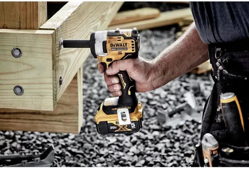 Vista 4 de DEWALT DCF913B 20V MAX* 3/8 pulgadas Llave de impacto inalámbrica con yunque de anillo de cerdo (solo herramienta)