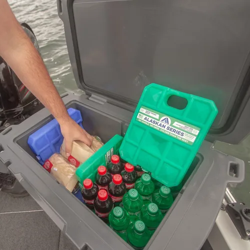 Vista 7 de Arctic Ice Bolsa de hielo reutilizable de larga duración de la serie Alaskan, se congela a 32 ° Fahrenheit, mantiene los alimentos y bebidas frescos