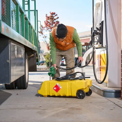 Vista 8 de Scepter Flo N' Go Duramax - Contenedor portátil de 14 galones de gasolina diésel con bomba de sifón de transferencia de fluido LE y manguera de 10