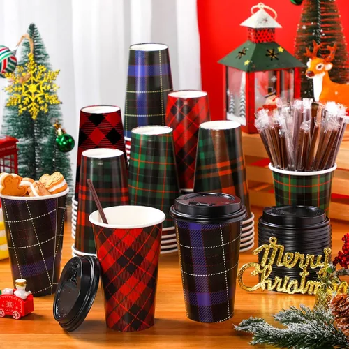 Vista 7 de Uiifan 50 tazas de café desechables de Navidad de 16 onzas, vasos de papel a cuadros, tazas de Navidad con tapas para Navidad, Año Nuevo