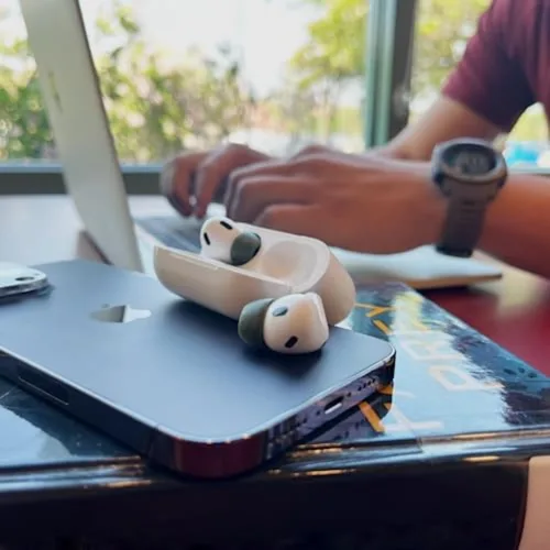 Vista 3 de Comply Puntas de repuesto de espuma viscoelástica para Apple AirPods Pro 1 y 2 Máxima comodidad, ajuste seguro, aislamiento de ruido superior