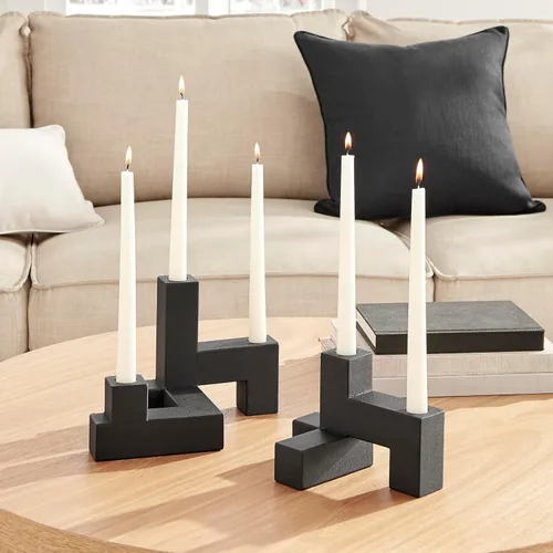 Vista 5 de Danya B. Juego de candelabros cónicos apilables de metal negro contemporáneo de 2 piezas