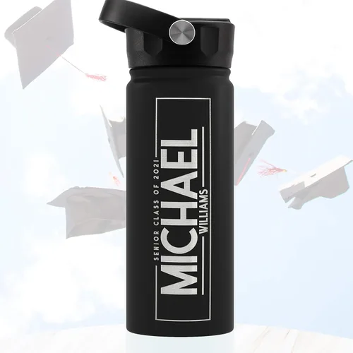 Vista 4 de Regalos de graduación, botella de agua personalizada con tapa con popote, 18 onzas, color negro, botella de agua personalizada con texto, doble