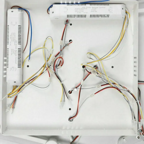 Vista 5 de Lámpara LED moderna regulable de 8 cabezales cuadrados con control remoto cerca del techo, candelabros acrílicos para dormitorio, sala de estar