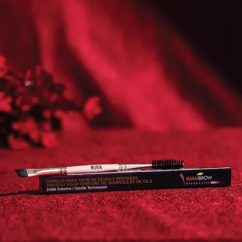 Vista 3 de MINA ibrow Cepillo profesional para cejas en ángulo con mango de bambú (paquete de 1) Aplicador de brochas de maquillaje de ojos Cepillos