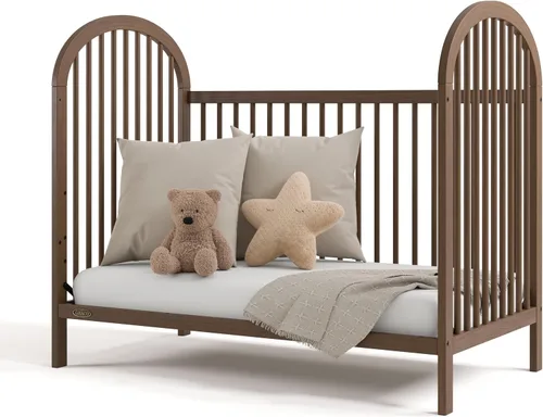 Vista 12 de Graco Cuna convertible Olivia (avena helada) – Certificado GREENGUARD Gold, 100% madera maciza, se adapta a colchón de cuna estándar, cuna de bebé