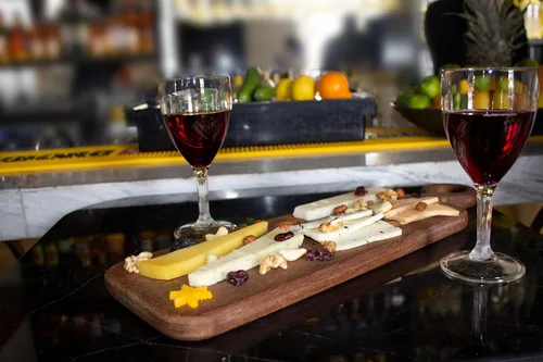 Vista 5 de Copas de vino de plástico irrompibles de 8.4 onzas (juego de 8), inastillables, reutilizables, apilables, aptas para lavavajillas, perfectas