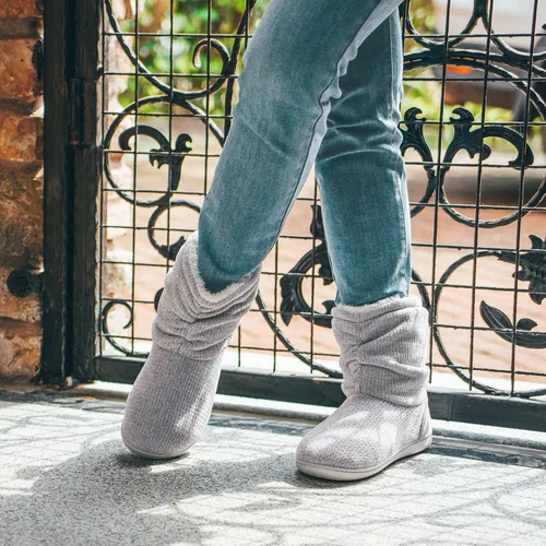 Vista 2 de Botas para estar por casa LongBay para mujer, de tejido de felpilla, bonitas botas de casa con espuma viscoelástica y forro polar