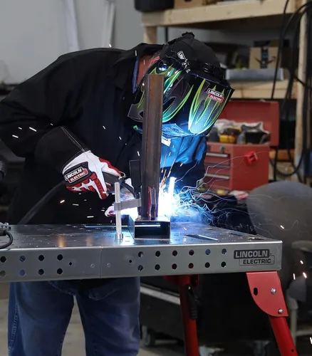 Vista 4 de Lincoln K5334-1 - Mesa de trabajo plegable portátil para soldar (21 x 44 pulgadas)