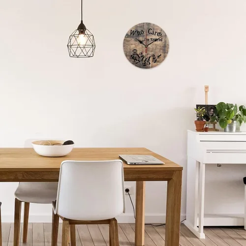 Vista 5 de Who Cares I'm Retired - Reloj de pared de madera para dormitorio, reloj de pared sin números, para colgar en la pared, sin tictac, para decoración