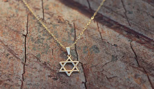 Vista 3 de Collar de estrella de David, collar de Magen David relleno de oro, fina estrella de David de oro, collar religioso, joyería judía de murciélago