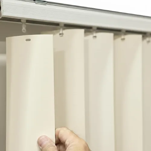 Vista 9 de Láminas de repuesto para persianas verticales, PVC resistente, curvadas y lisas (blanco hueso), 52.5 x 3.5 (paquete de 25)