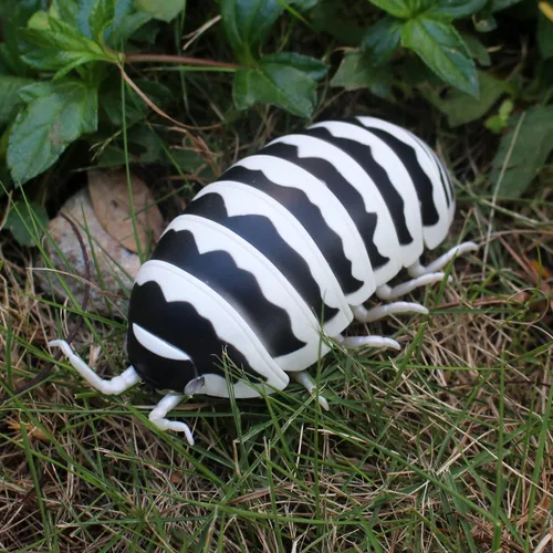 Vista 4 de Tipmant Gusano de control remoto RC Bug realista Pillbug electrónico juguete de broma animal insecto vehículo vehículo niños regalos de cumpleaños