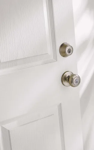 Vista 4 de Kwikset picaporte cromado con cerradura