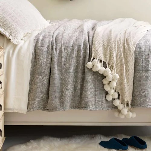 Vista 2 de Pine Cone Hill Elsa - Funda de edredón gris de Matelassee, tamaño King, patrón gráfico gris