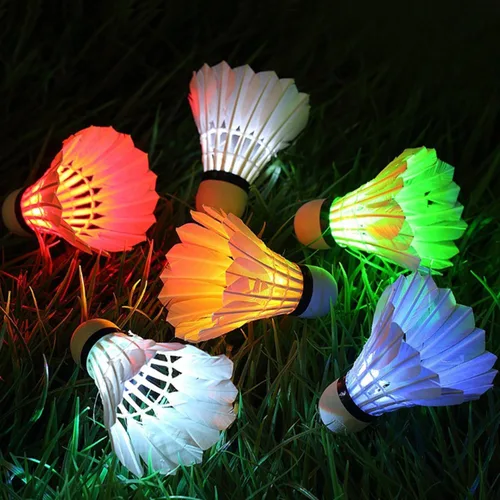 Vista 2 de LED Badminton Birdies 4/5/6 PCS,Nylon Glow in The Dark Badminton Shuttlecocks,Goose Feather Colourful Lighting Birdies, Plastic Light Up Birdie