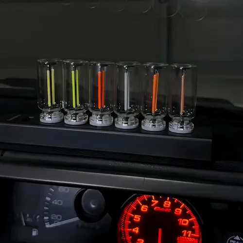 Vista 4 de Ilumina tu viaje con elegantes lámparas retro para automóvil: mini botella de vidrio portátil LED de luz nocturna – Enchufe USB LED luces