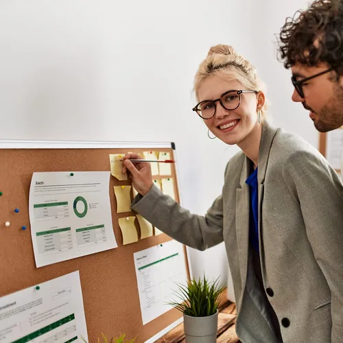 Vista 6 de Yaxa Basics Rectangular Bulletin Board, Cork Board for Wall, Vision Board for Classroom and Office, Aluminum Frame, 35" x 47", Brown