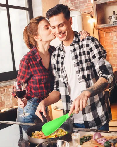 Vista 6 de Cuchara de cocina para utensilios de cocina antiadherentes, ideal para cocinar y servir silicona mate resistente sin BPA, cuchara con mango de Verde