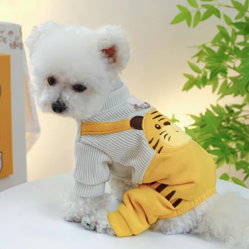 Vista 2 de Enterizo suave con capucha para perro, abrigos para invierno, sudadera de forro polar cálido con botones, ropa Yorkie para clima frío, pijama de 4