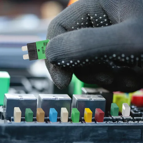 Vista 8 de GLOSO Circuit Breakers E37 Auto (T1) Reset Low Profile ATC/ATO - 1 Pack (3A)