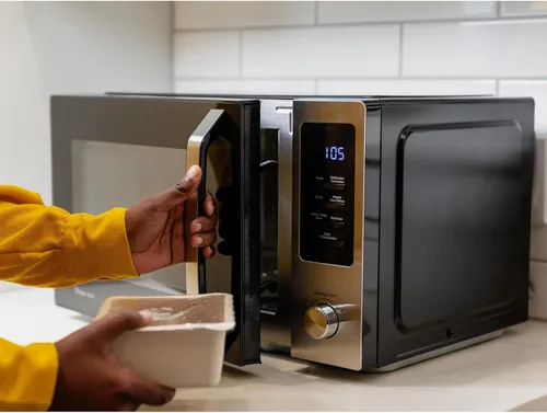 Vista 5 de Microondas de encimera de 1.0 pies cúbicos en acero inoxidable y negro con freidora de aire